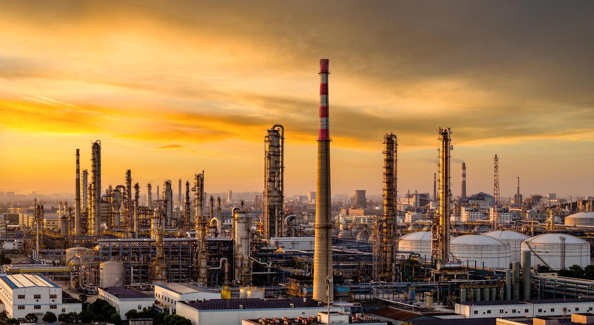 Team analyzing energy sector market performance